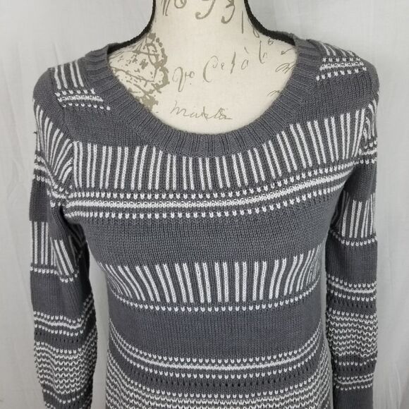 is2 Gray And White Long‎ Sleeve Tunic Sweater Size M - Picture 5 of 6